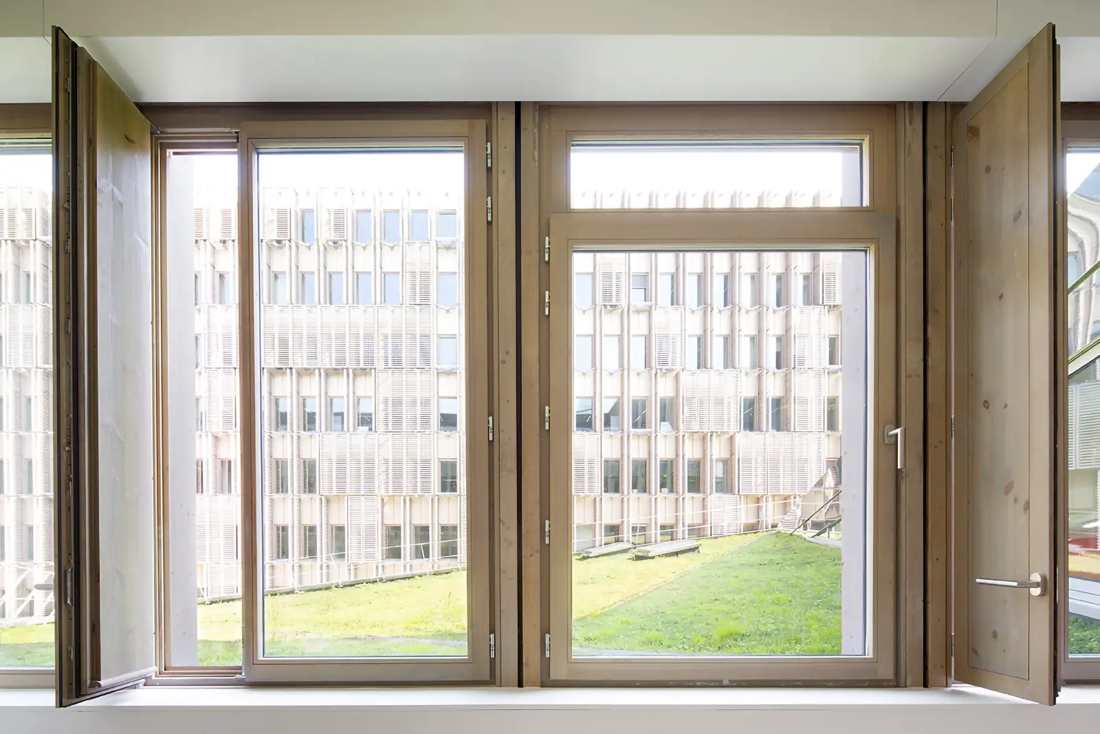 research architect fenêtre ouverte