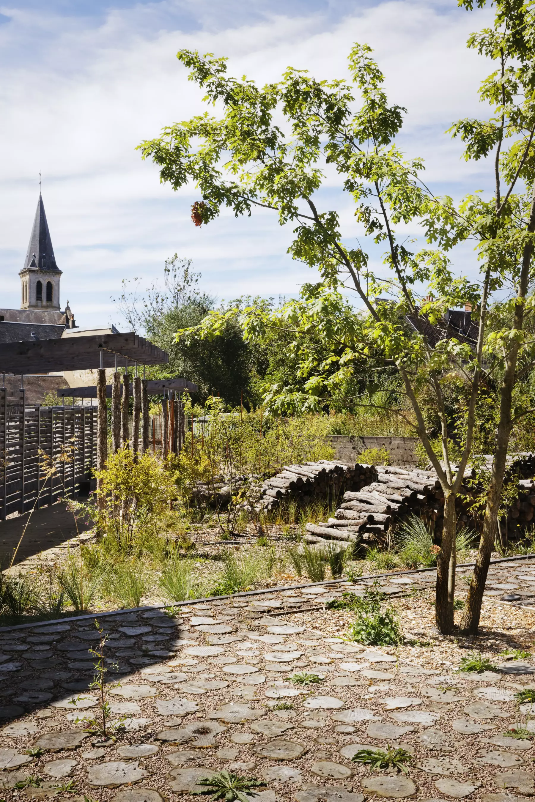 chateau chinon coupe extérieur de la cité des présents